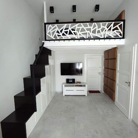 Apartament W Stylu Loft Еленя-Гура Экстерьер фото